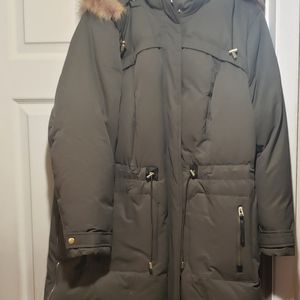 New womens parka new without tag